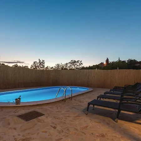 Three-bedroom In Holiday home