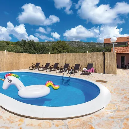 Three-bedroom In Dubrava (Sibenik-Knin)