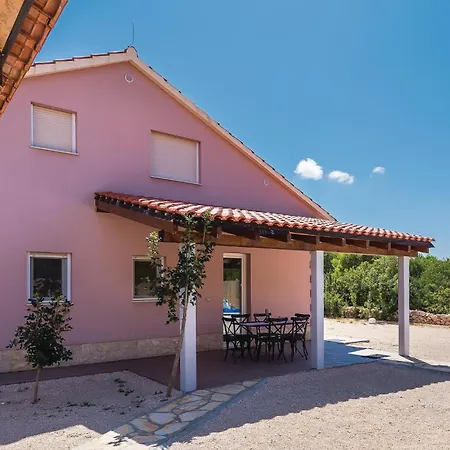 Three-bedroom In Holiday home